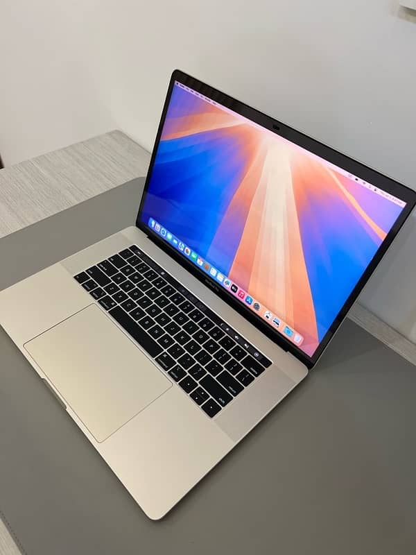 Macbook Pro 2018 | 198 Cycles | 512 GB | Original Charger | 10/10 2