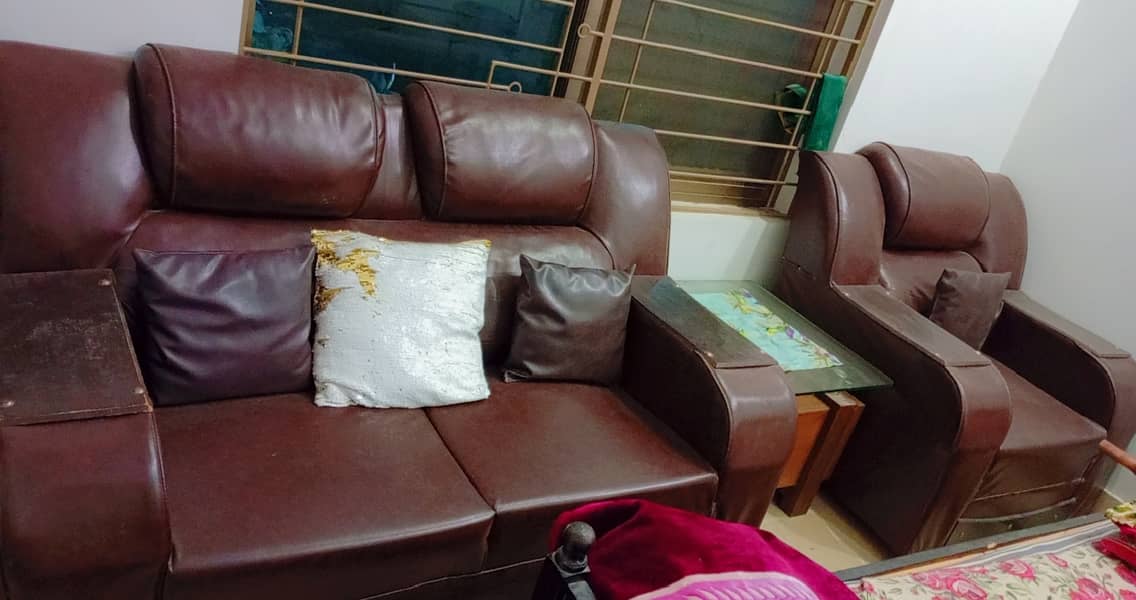 6 seater genuine leather sofa in new condition 1