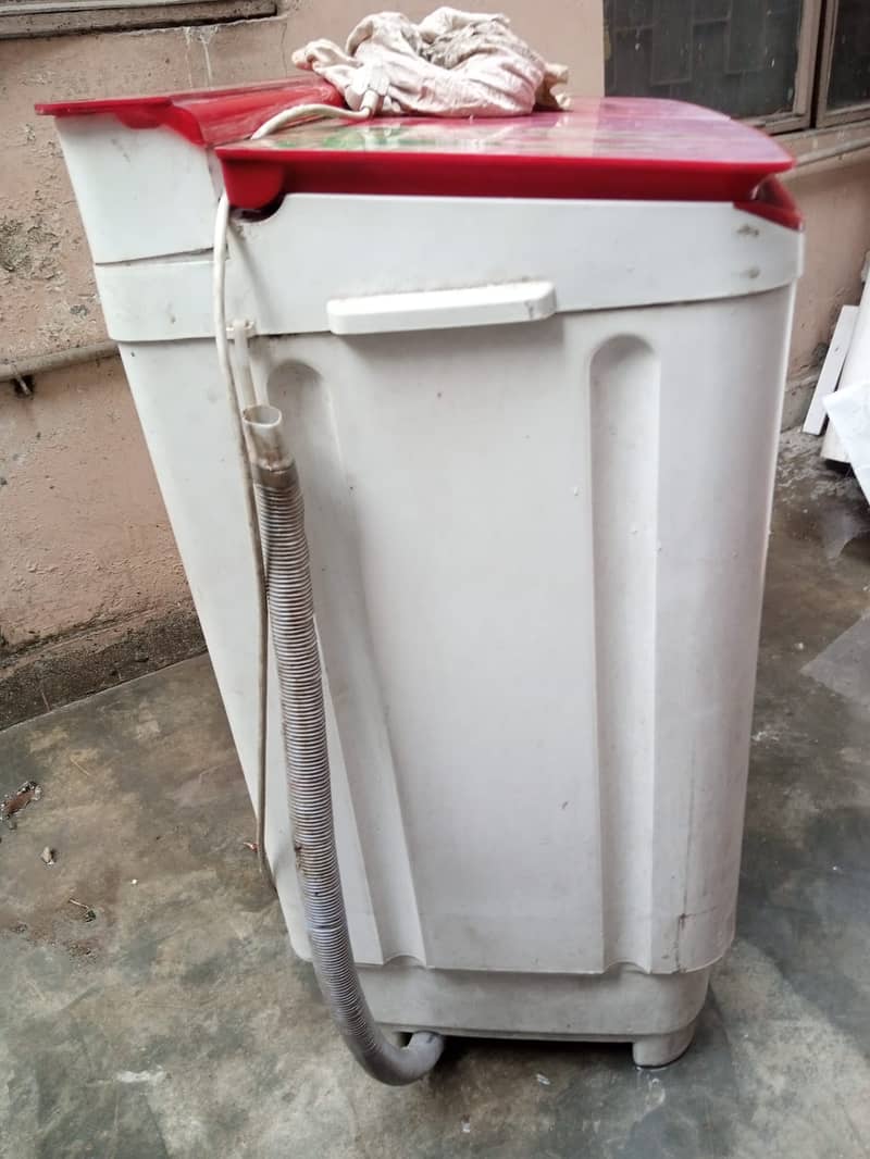 I-zone Used Washing Machine with spinner for sale. 5