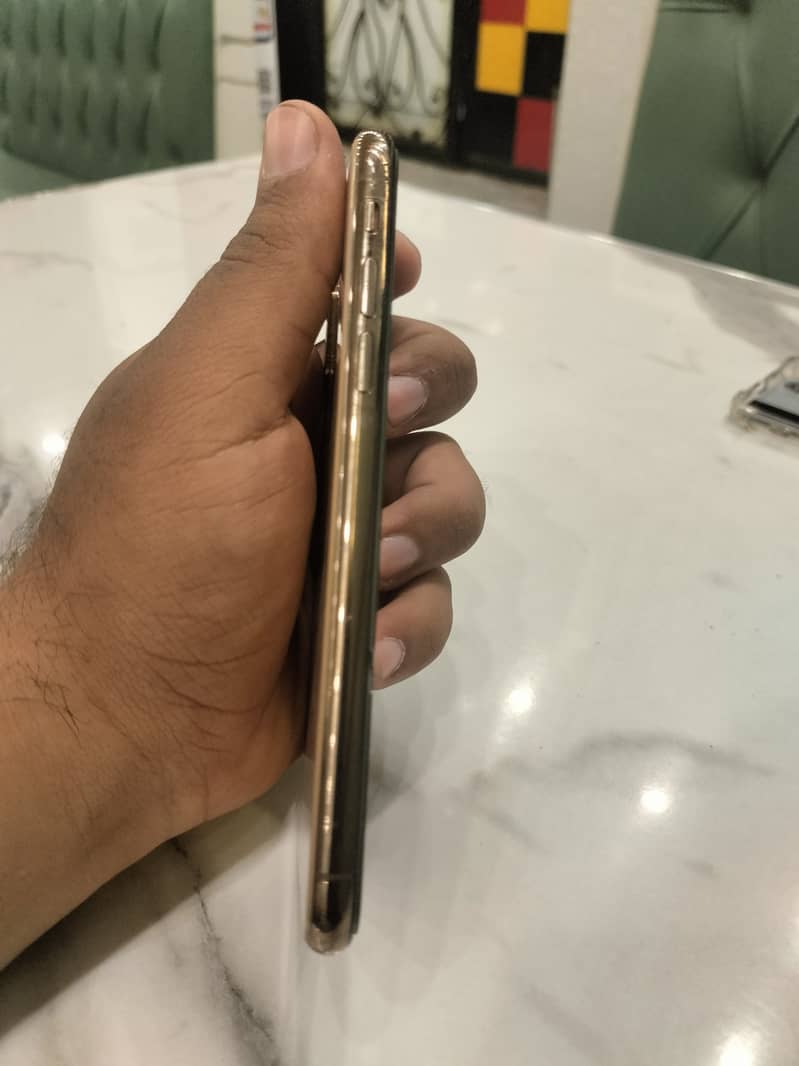 Apple iPhone XS 3