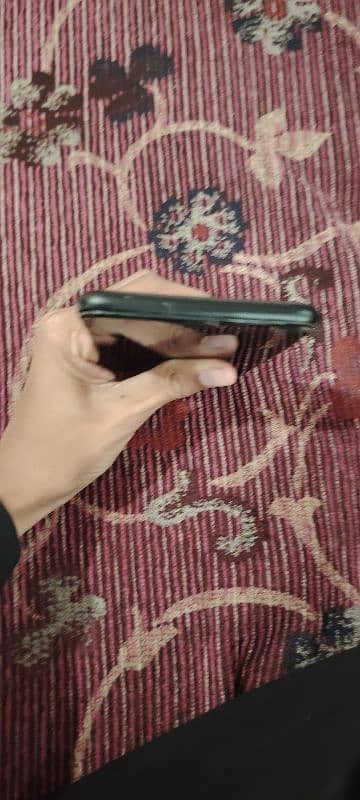 huwei phone baas screen nahi chalti change karwani hai baki all ok hai 3