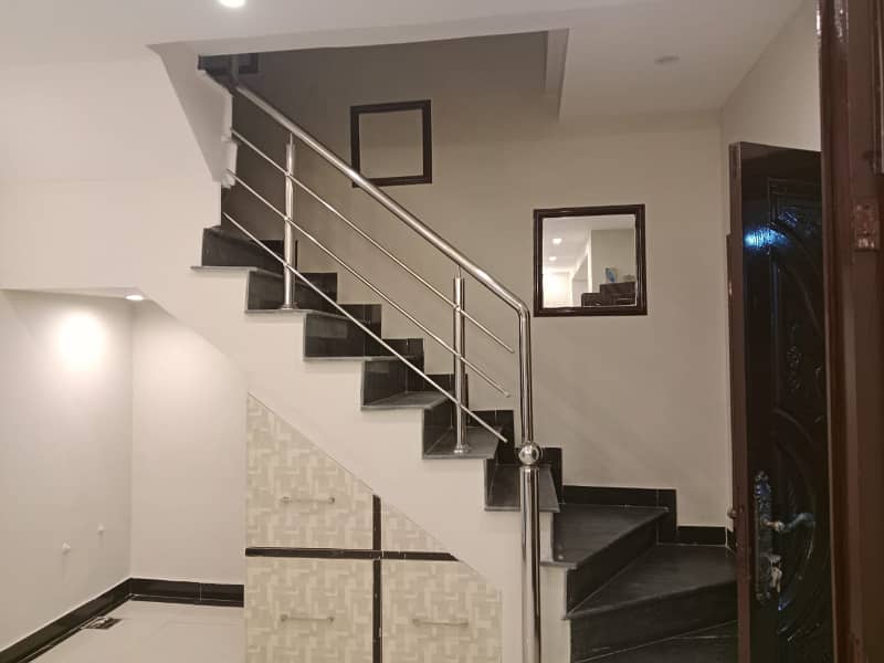 Five Marla House in BB-BLOCK Near McDonald's Bahria Town Lahore 5