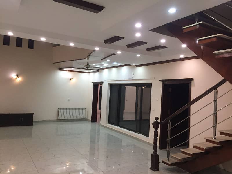 1 KANAL FULL HOUSE FOR RENT IN DHA PHASE 3 0