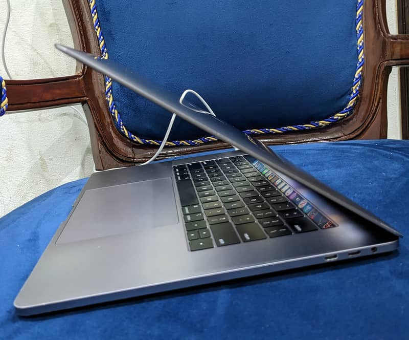 MacBook Pro 15" 2019- intel i9H 32GB, 512GB ,4GB Radeon (150k final) 7