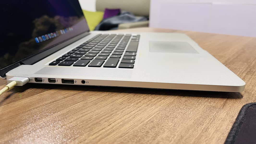 MacBook Pro 2015 - 16GB ram, 256GB SSD - 15 inch 7