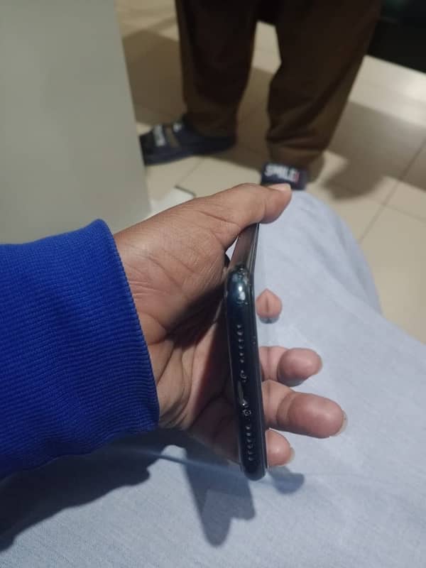 Iphone XR Non Pta For sale Sim Glitch 2