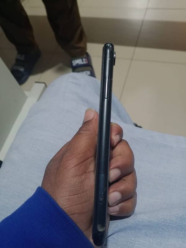 Iphone XR Non Pta For sale Sim Glitch 4