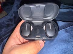 Bose Quietcomfort earbuds  with charging  case