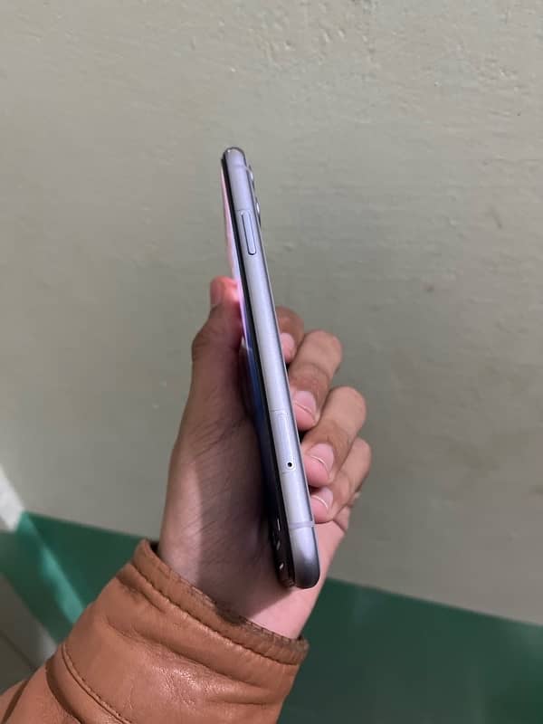 iPhone 11 128gb jv with 93%battery health mobile condition 10/10. 2