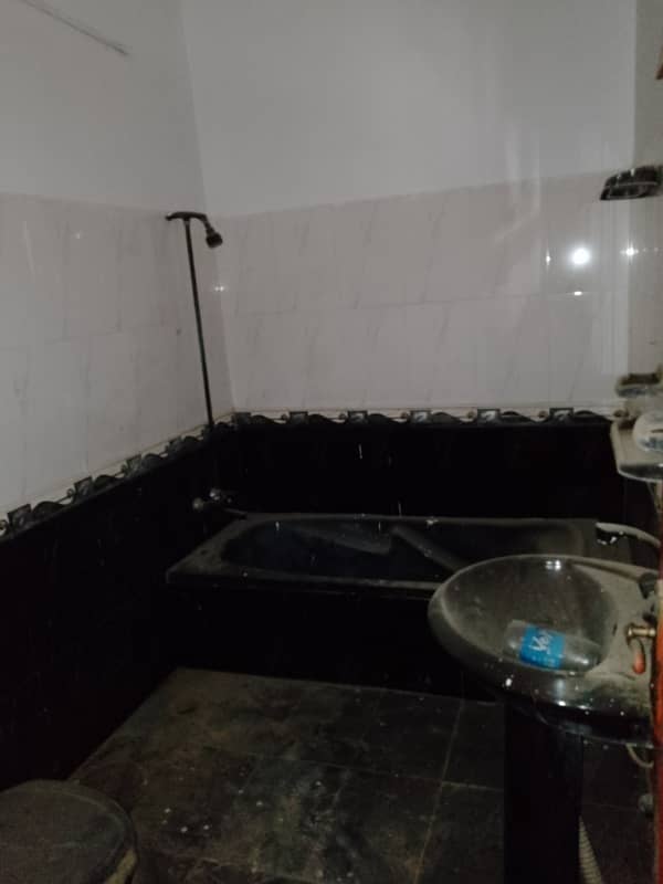 400 g+1 independent house AVAILABLE for silent commercial 27