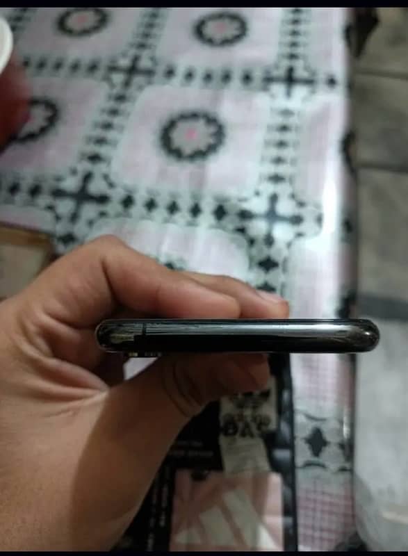 i phone xs 64gb factory good condition 1