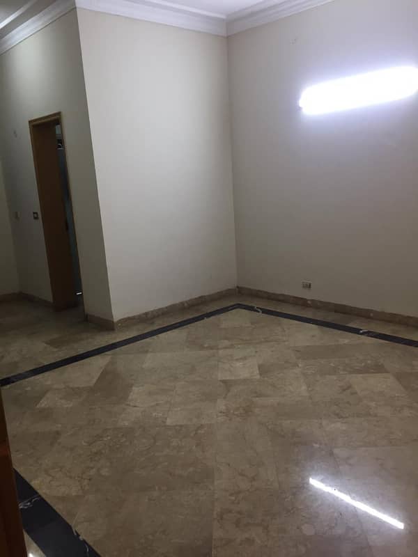 2 KANAL FULL HOUSE FOR SALE IN MAIN CANTT 6