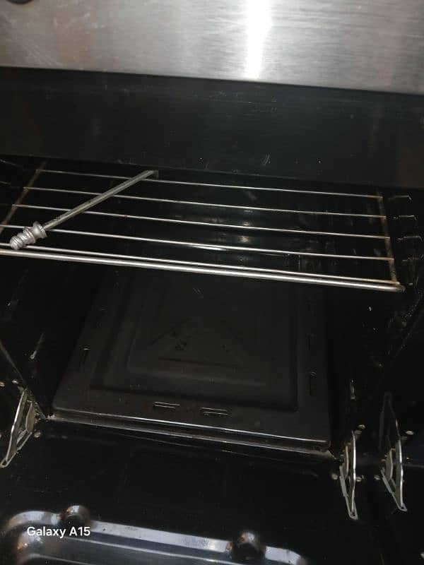 Cooking Range With Oven & Grill 2