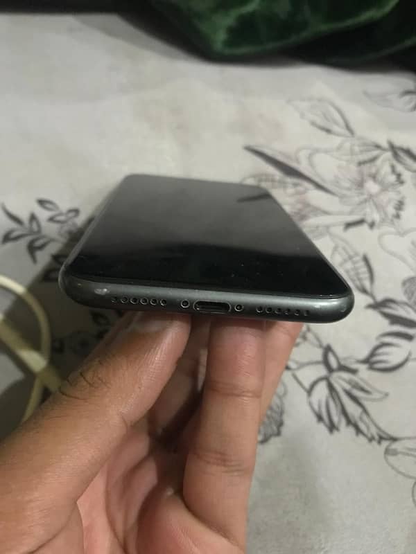 IPhone 11 pta proved 75percent battery Healy total waterpack with box 4