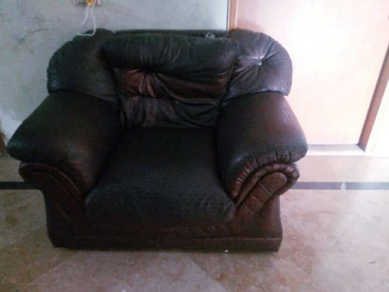 used itemi sale 3 seater and 1 seater 1