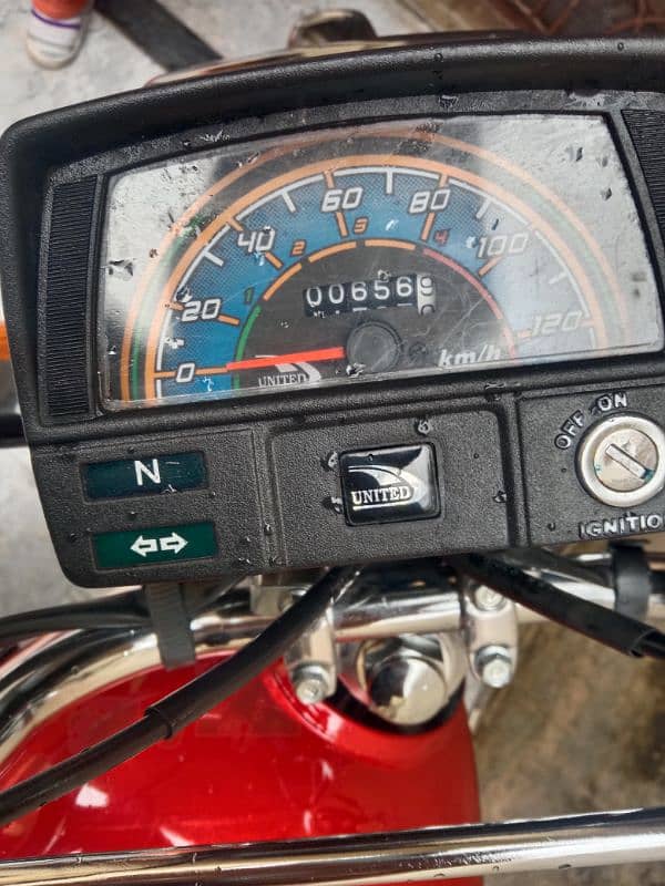 United 70cc Red Colour Brand New only 650 km Running. 2