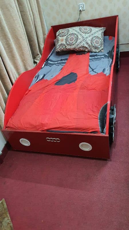 KIDS CAR BED WITH SOLID WOOD 2