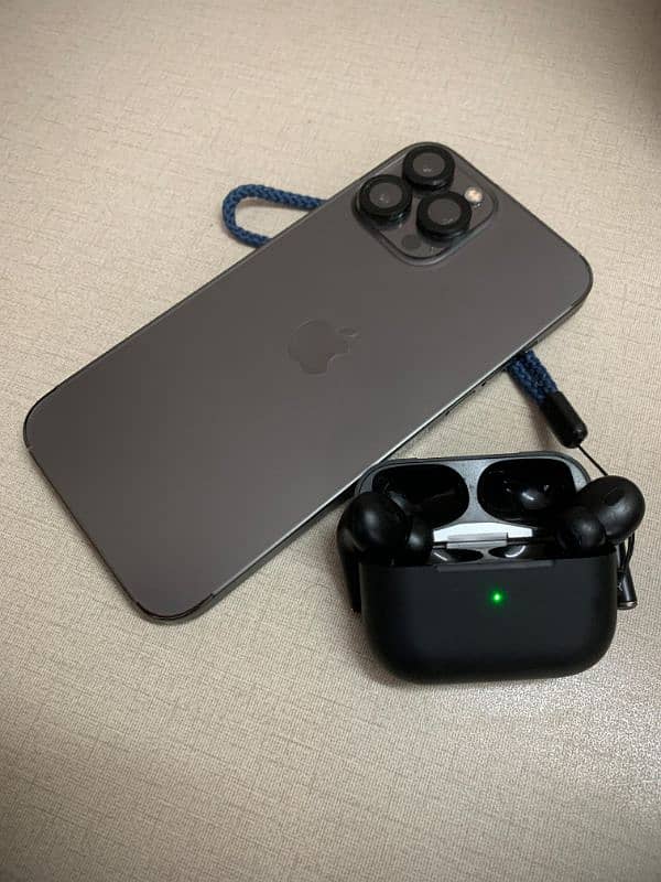 Iphone 13 Pro Max with Airpod Pro 2| 128 GB| 10/10| Factory Unlocked 4