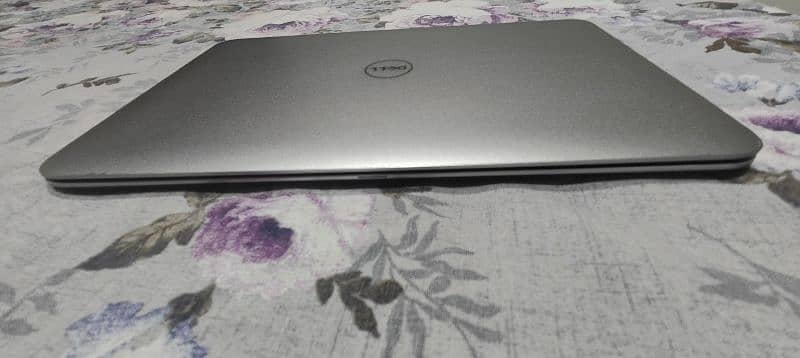 Urgent sale Dell core i7 laptop 8gb rm 256gb SSD M. 2 with touch screen 2