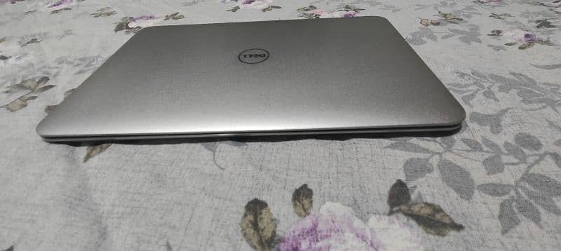 Urgent sale Dell core i7 laptop 8gb rm 256gb SSD M. 2 with touch screen 3