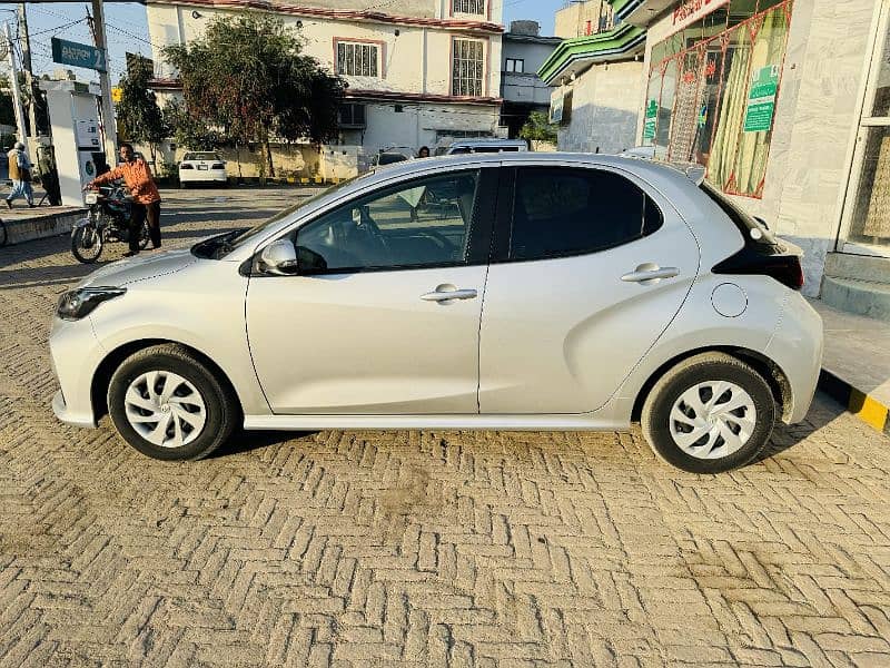 Toyota Yaris Hatchback 2020 3