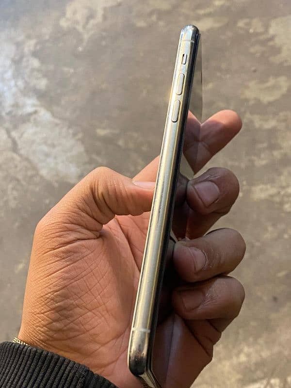 i Phone 11 pro max Offical PTA proved condtion 10/10 1