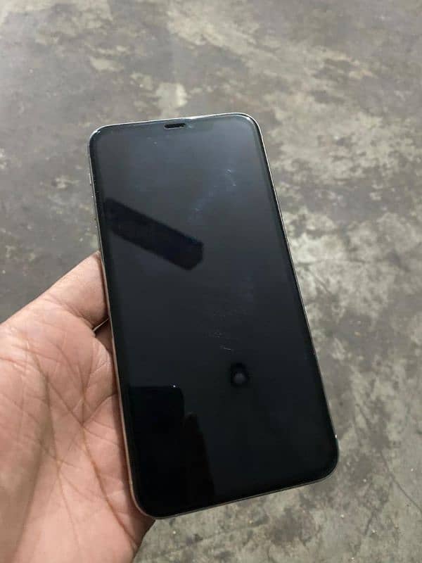 i Phone 11 pro max Offical PTA proved condtion 10/10 3