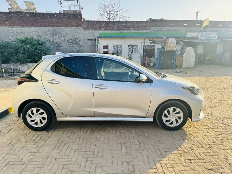 Toyota Yaris X 2020 Hatchback 2