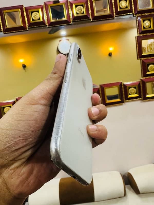 iPhone XS (Official Approved) 4