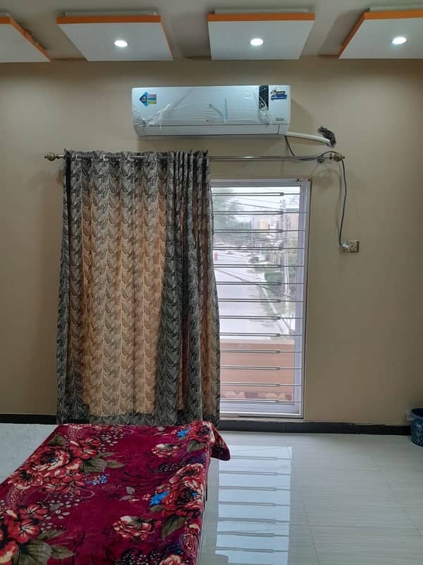 Luxury Girls Hostel Near By UCP 4