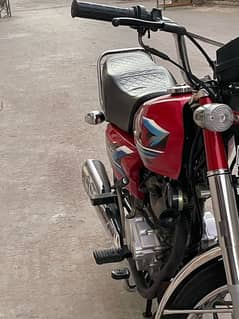 I'm Selling my super bike *Honda CG 125 *Model 2024 _*