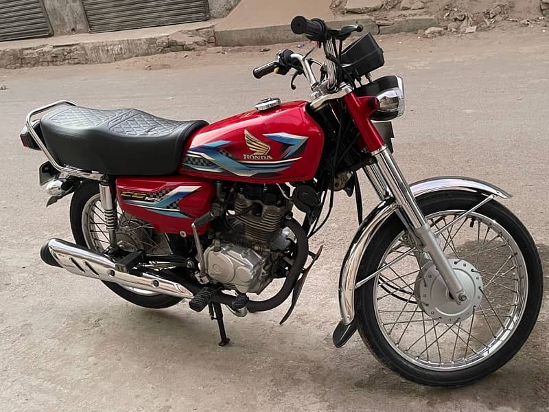 I'm Selling my super bike *Honda CG 125 *Model 2024 _* 1