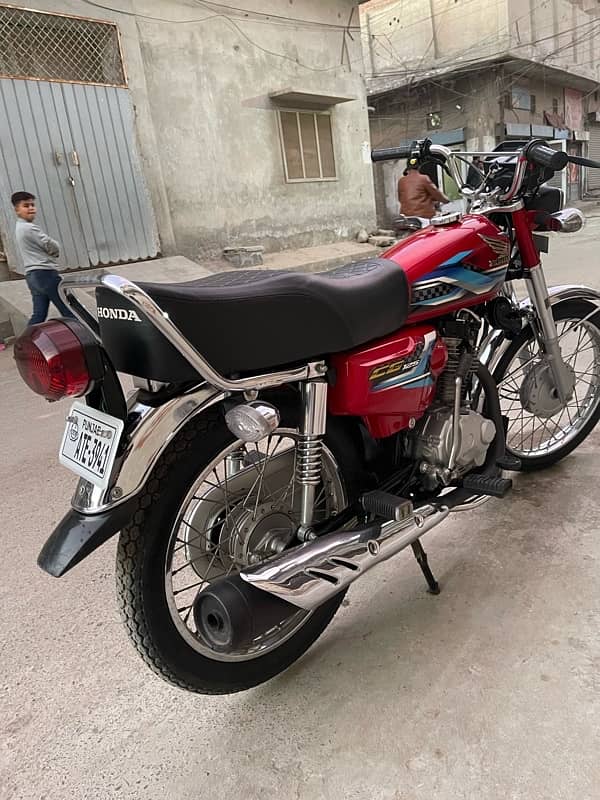 I'm Selling my super bike *Honda CG 125 *Model 2024 _* 8