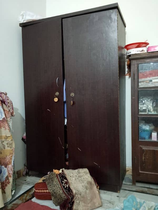 2 door cupboard 0