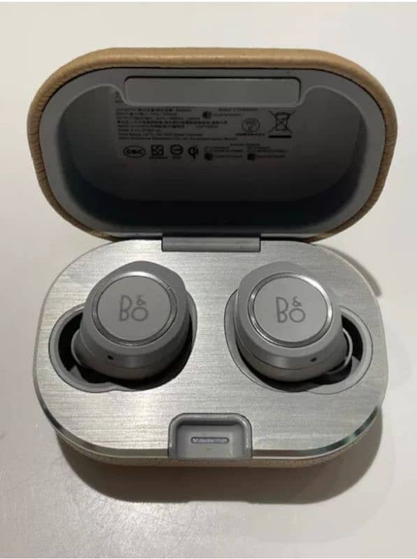 Bang & Olufsen Beoplay E8 2.0 Truly Wireless Bluetooth Earbuds 1