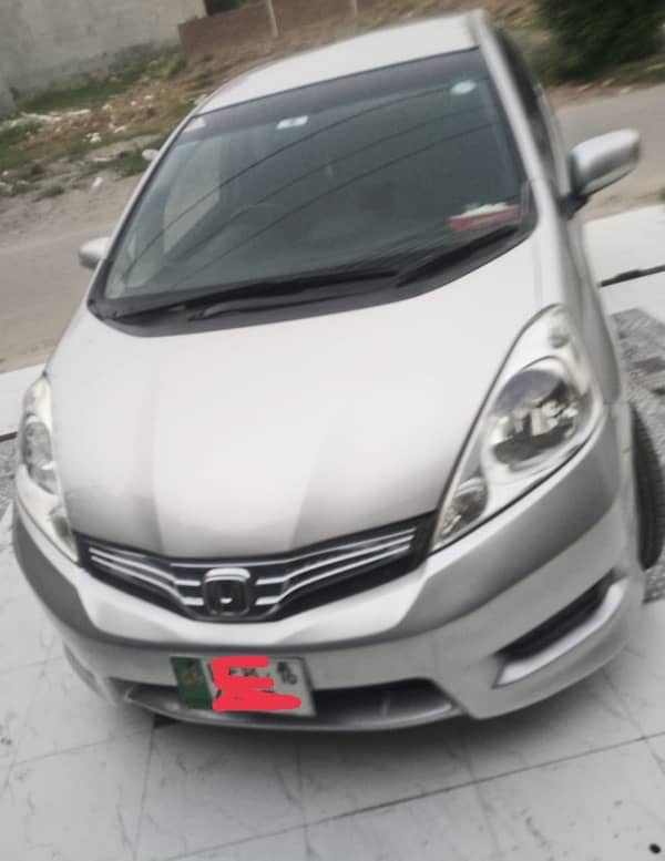 Honda Fit shuttle Hybrid 2012 1