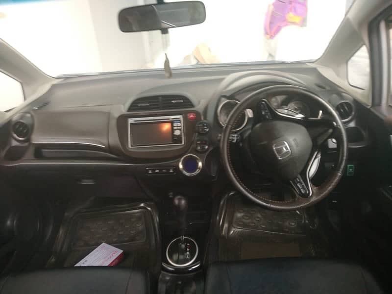 Honda Fit shuttle Hybrid 2012 2