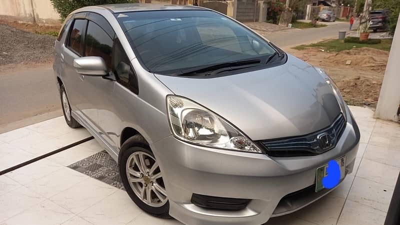 Honda Fit shuttle Hybrid 2012 16