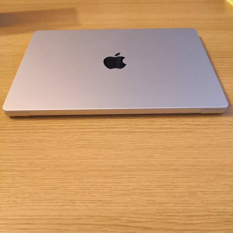 Macbook Pro M3 Pro 36gb 1 cycle 1