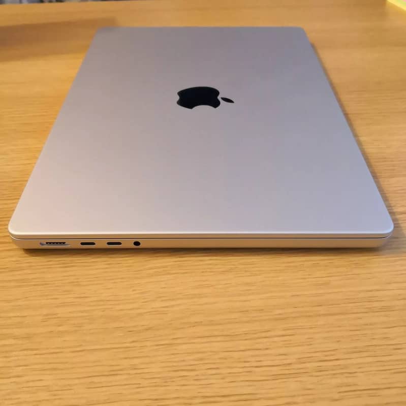 Macbook Pro M3 Pro 36gb 1 cycle 3