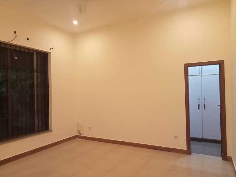 10 MARLA HOUSE FOR RENT GULBERG MODEL TOWN GARDEN TOWN SHADMAN GOR UPPER MALL 9