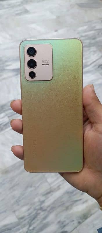 vivo v23 5g golden colour 3