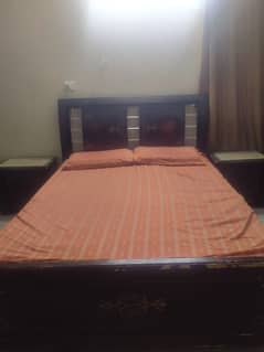 Queen Size Bed With 2 Side Tables and Dresser