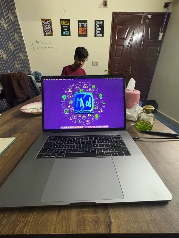 macbook pro 2019 i9 15.4 inch 32 gb ram 0