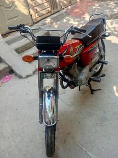 Honda 125 for sale good condition all dacomants clyer.