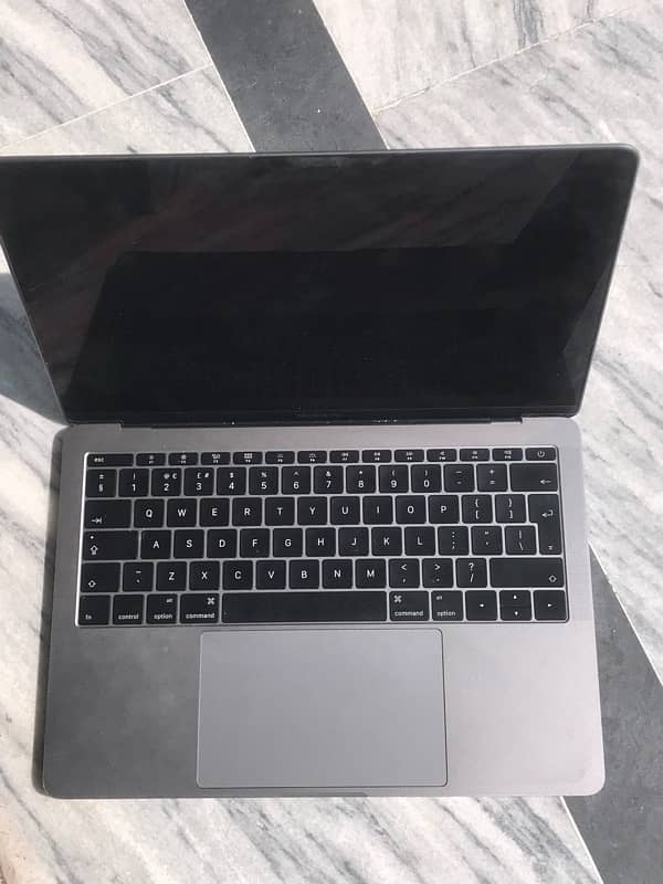 MacBook pro 2016  8/256 2