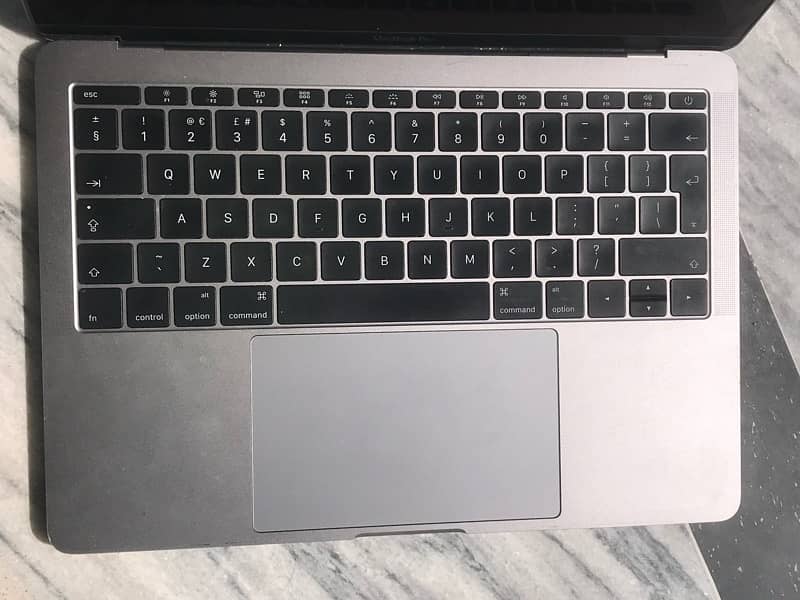 MacBook pro 2016  8/256 4