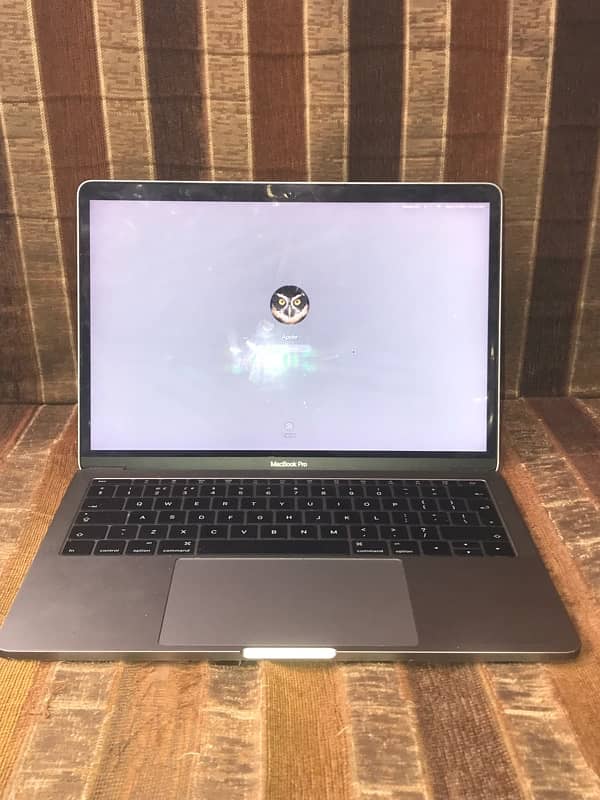 MacBook pro 2016  8/256 6