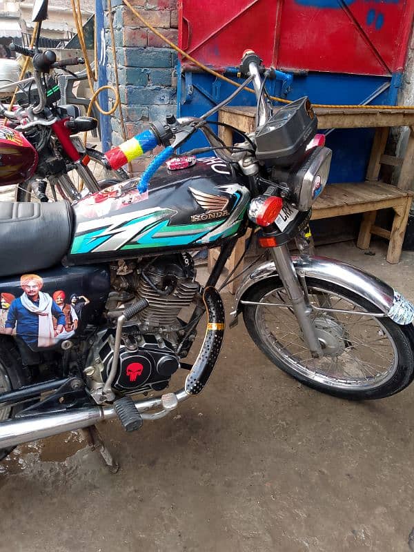 Honda 125 2004 model kagaz poore hn koi kam ni hone wla 1