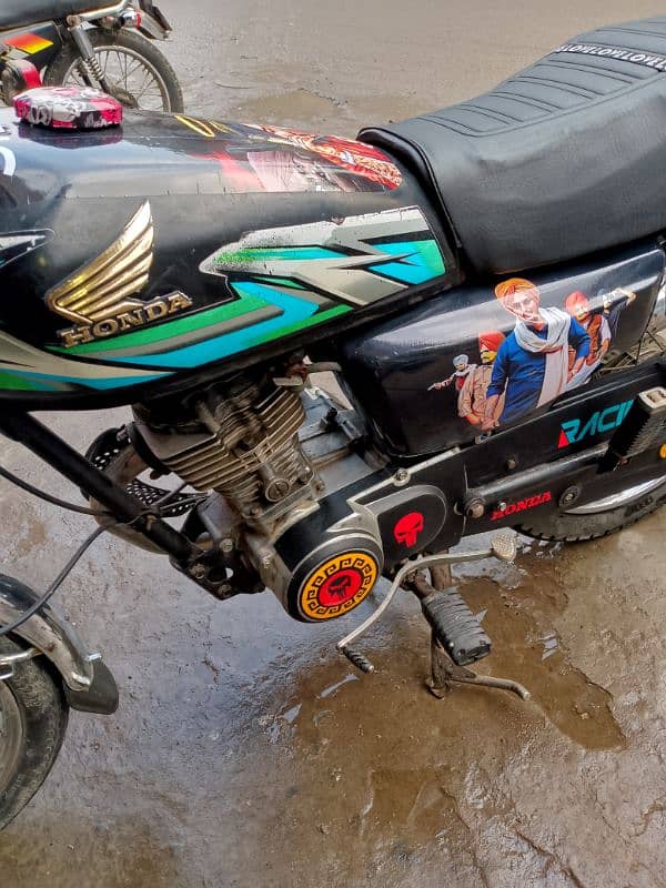 Honda 125 2004 model kagaz poore hn koi kam ni hone wla 6